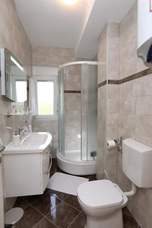 Kúpeľňa v ubytovaní Apartmani Kolak
