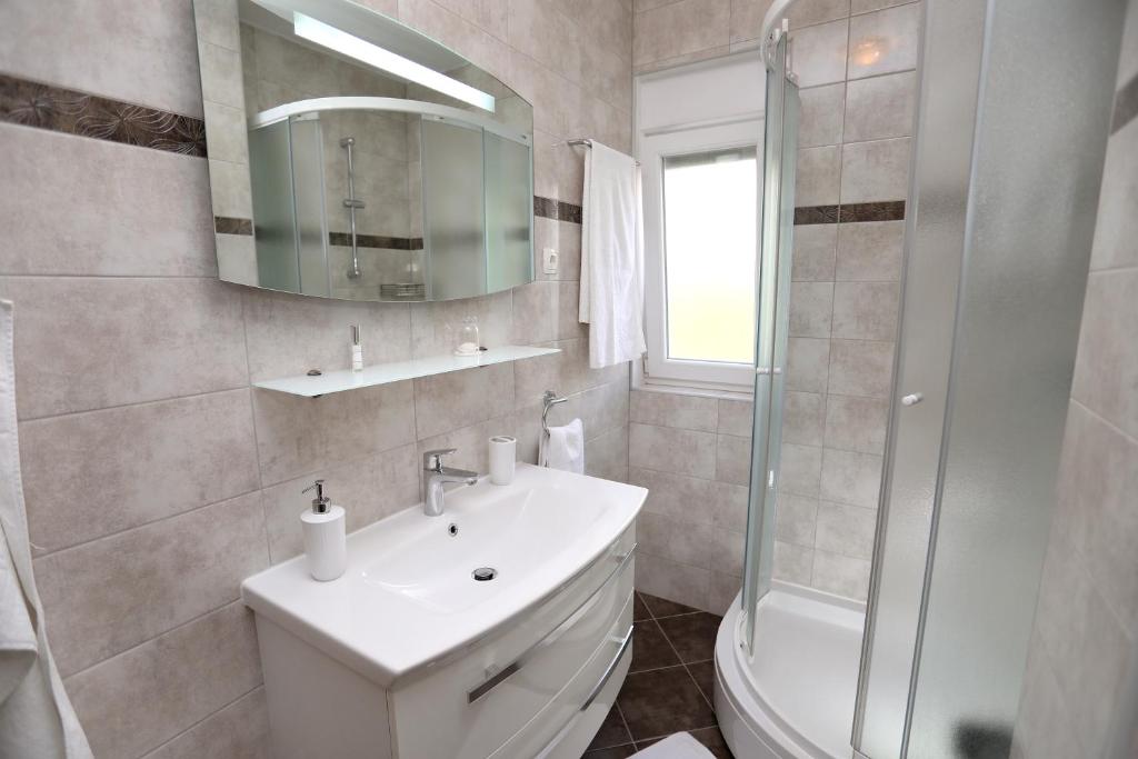 Kúpeľňa v ubytovaní Apartmani Kolak