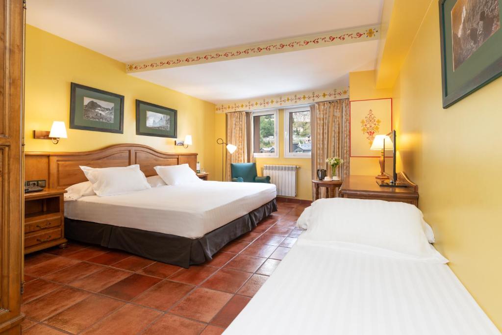 Postel nebo postele na pokoji v ubytování Ski Plaza Hotel & Wellness