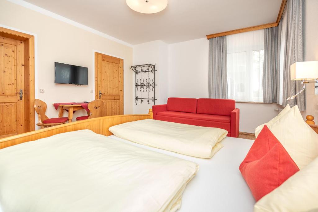 TV a/nebo společenská místnost v ubytování Gästehaus Kochelsee