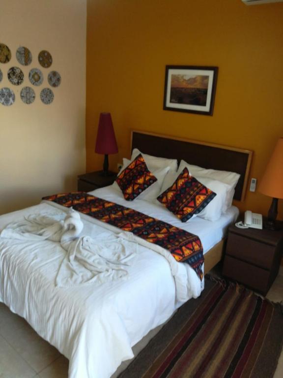 Postel nebo postele na pokoji v ubytování Mariam Hotel
