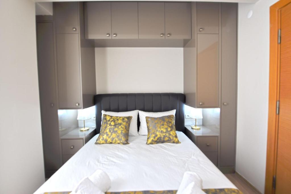 Postel nebo postele na pokoji v ubytování Ozgur City Residence