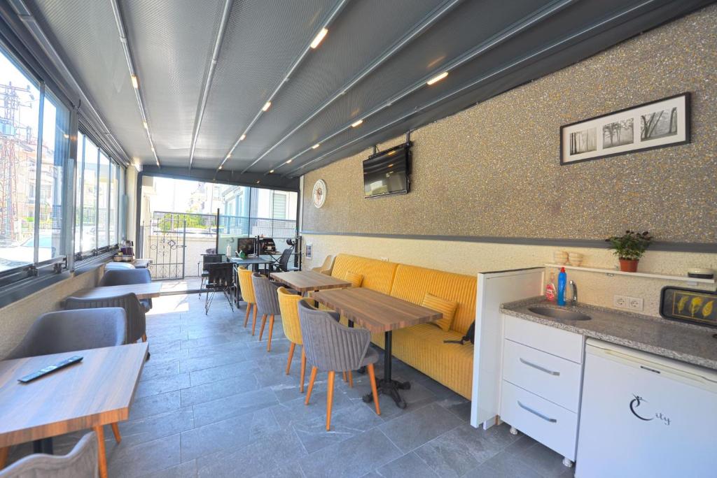 Kuchyň nebo kuchyňský kout v ubytování Ozgur City Residence