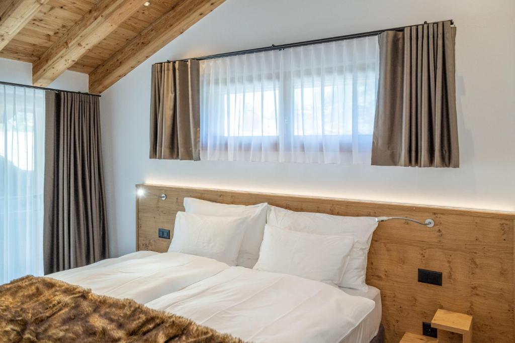 Postel nebo postele na pokoji v ubytování Luxury Residence Colosseo Zermatt