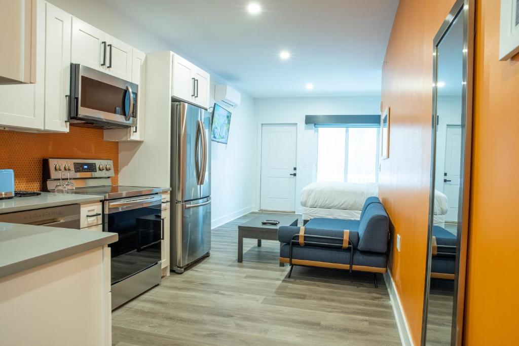 Kuchyň nebo kuchyňský kout v ubytování Peachtree Suites - Jersey City