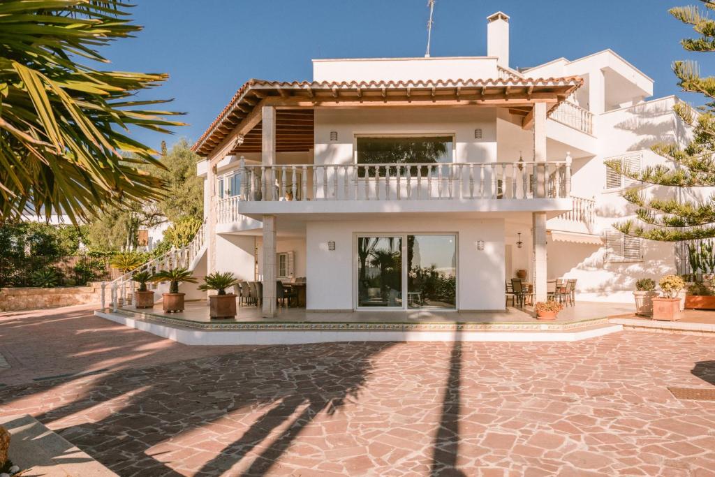 Booking.com: Villa La Isla 6 bedroom property with views to ...