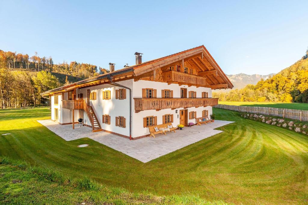 a large white house with a wooden roof at Ferienwohnung Staffen in Unterwössen