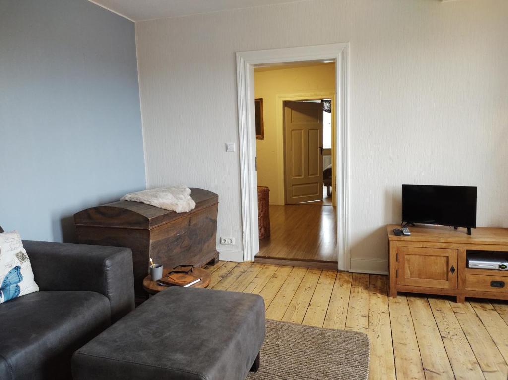 TV a/nebo společenská místnost v ubytování Minicamping und B&B Apartment Hintergarten