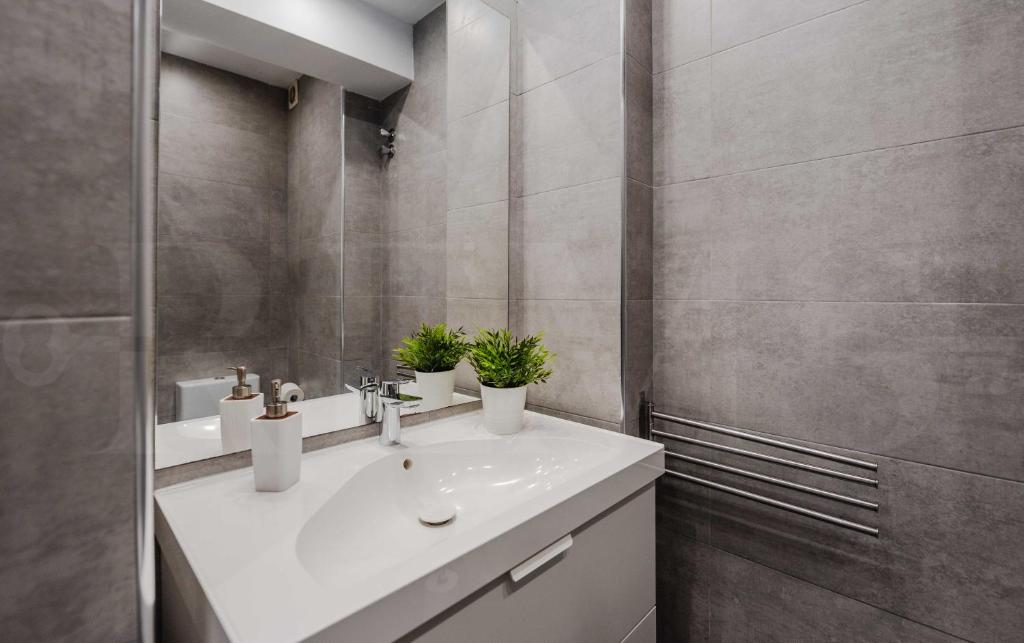 Kúpeľňa v ubytovaní Spacious apartment with a view - historic center by REMS