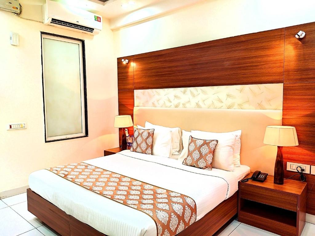 Hotel When In Gurgaon - Opposite to Artemis Hospital
