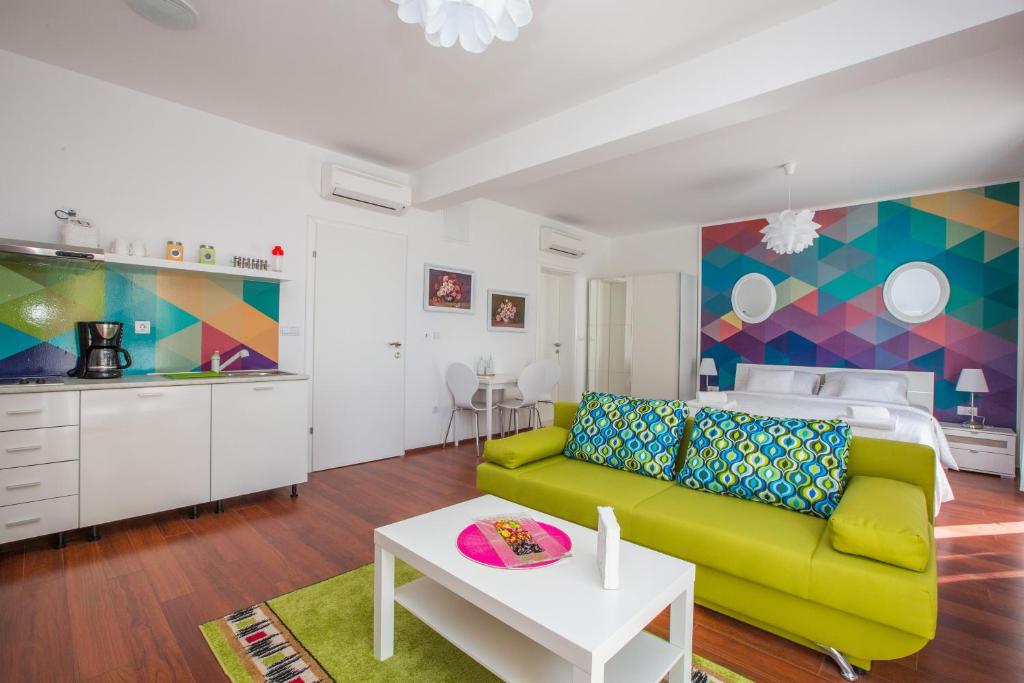 een woonkamer met een gele bank en een keuken bij 55 & 54 Stairs Apartments in Dubrovnik