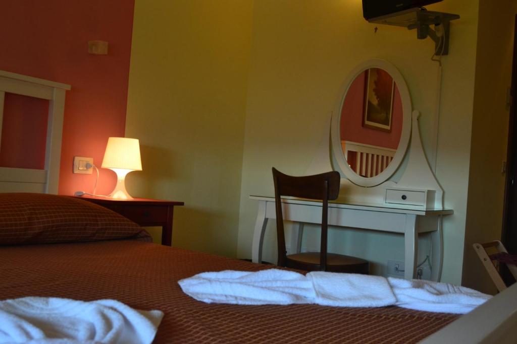 Postel nebo postele na pokoji v ubytování Albergo Umbria