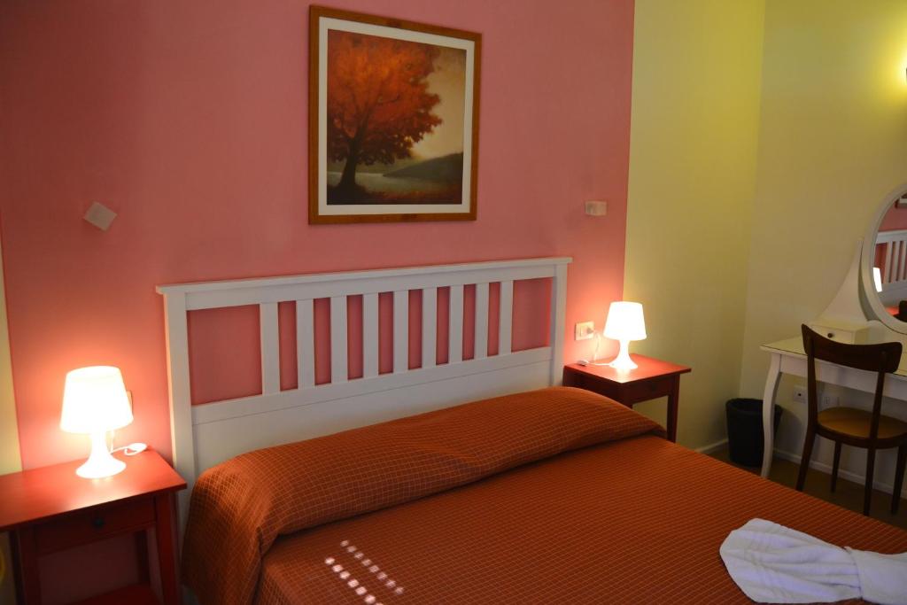 Postel nebo postele na pokoji v ubytování Albergo Umbria
