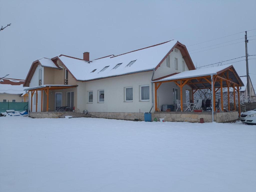 Anna Vendégház Szeleste during the winter