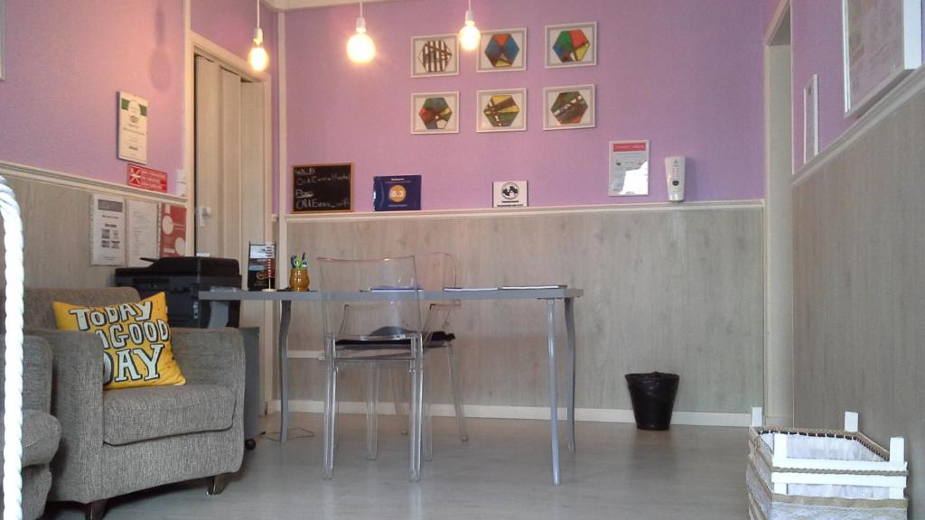Uma área de estar em Old Évora Hostel