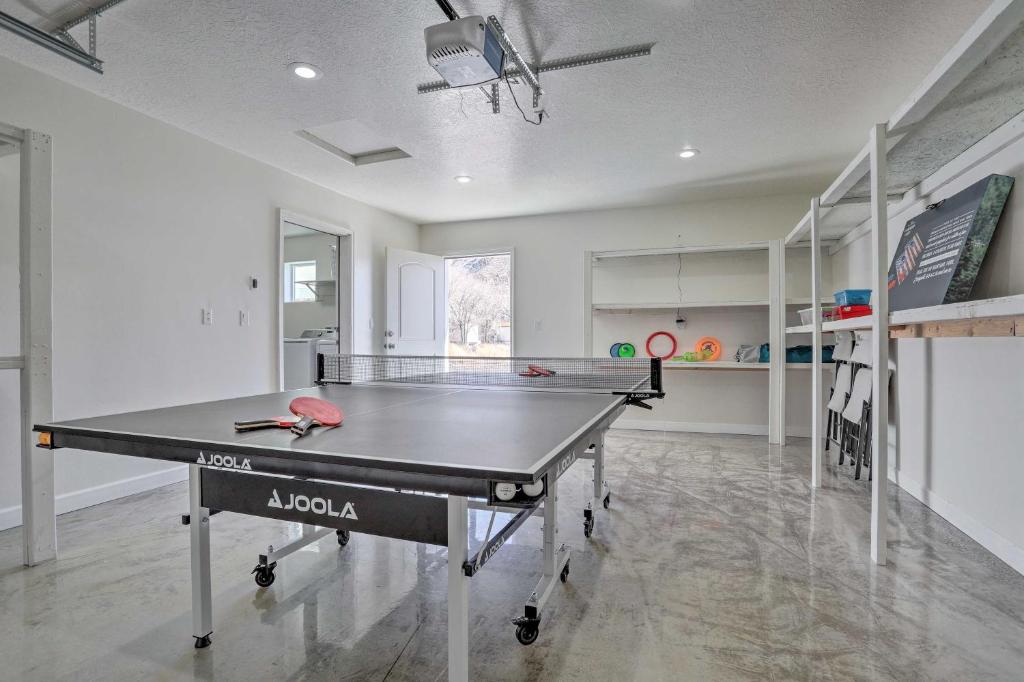 Foto dalla galleria di Caliente Home with Covered Patio, Mtn Views! a Caliente