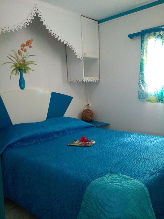 Postel nebo postele na pokoji v ubytování LE MOULIN DE LA BAIE piscine vue mer