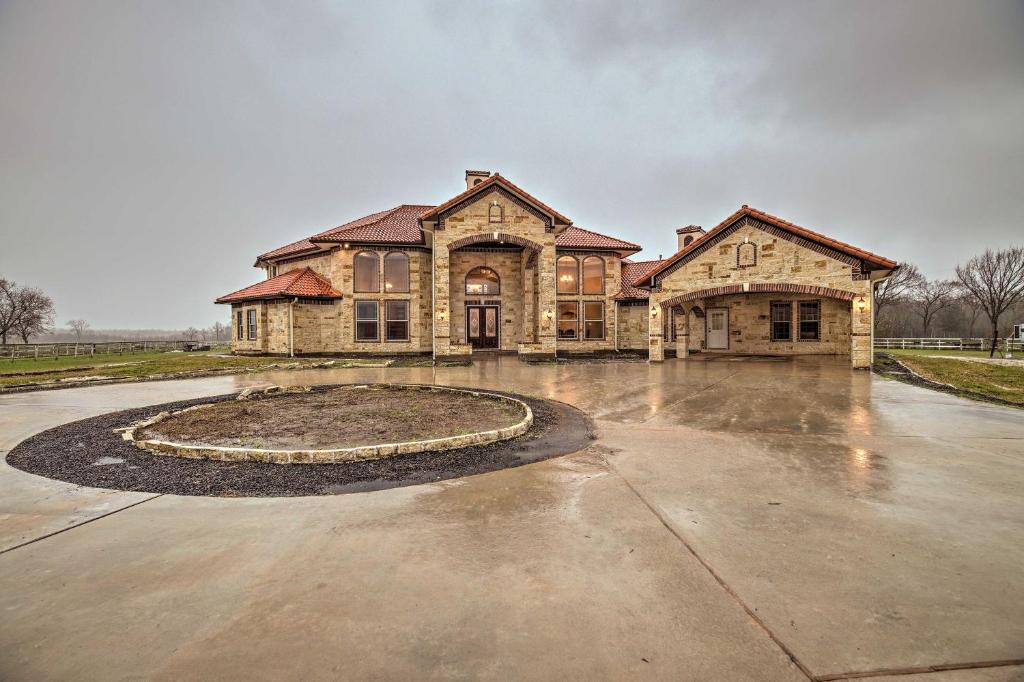 Grand Rosharon Estate on 10 Acres of Farmland, Manvel (updated prices 2024)