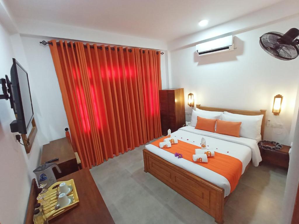 Postel nebo postele na pokoji v ubytování Three Elephant Holiday Inn