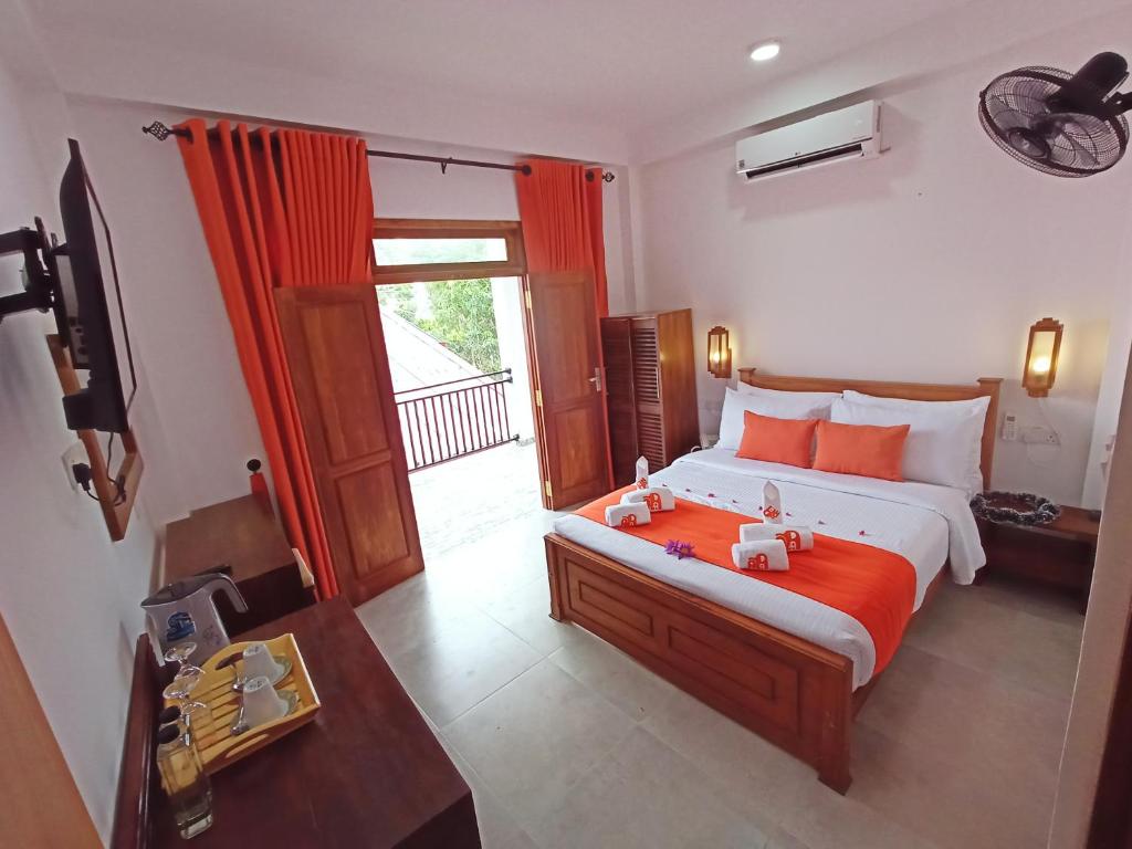 Postel nebo postele na pokoji v ubytování Three Elephant Holiday Inn