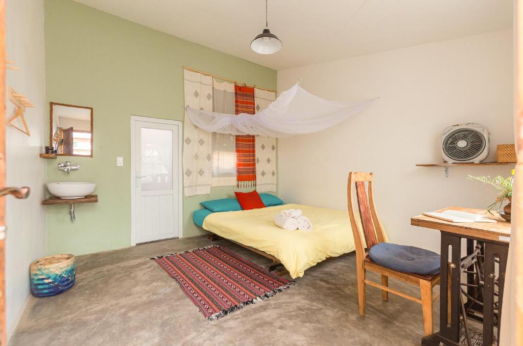 Giường trong phòng chung tại The Kadupul Homecation