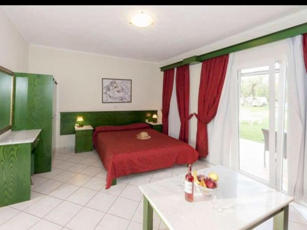Room in Apartment - Ballas Paradise Apartments