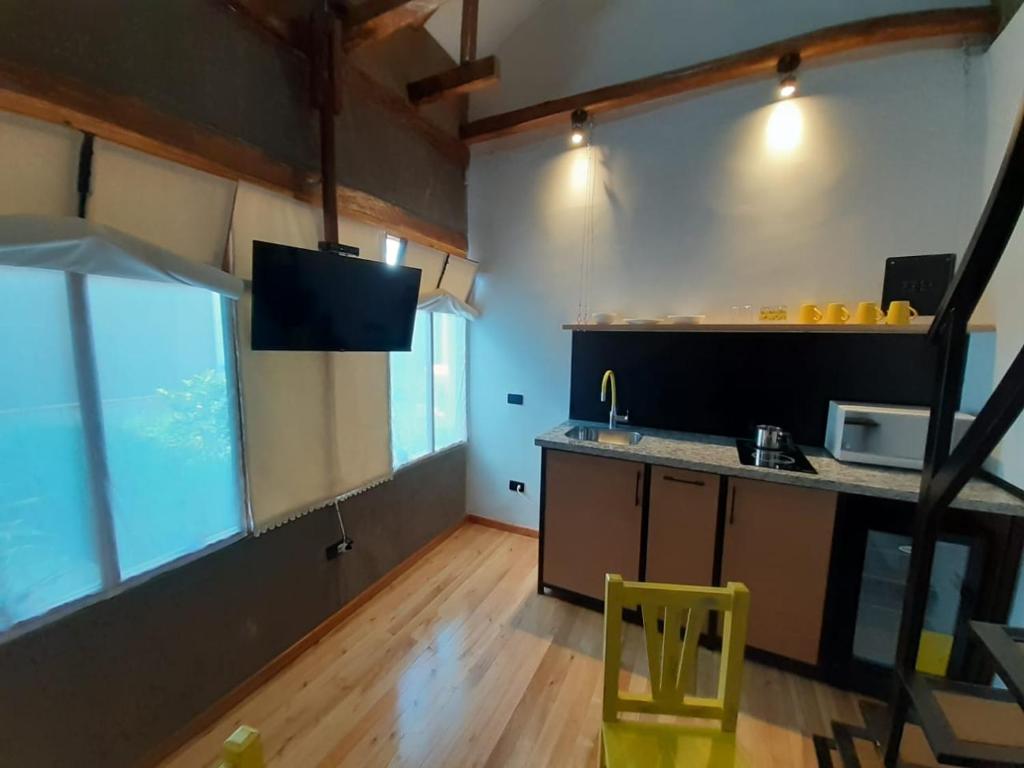 Kuchyň nebo kuchyňský kout v ubytování Hostal Suite Le Fabrique