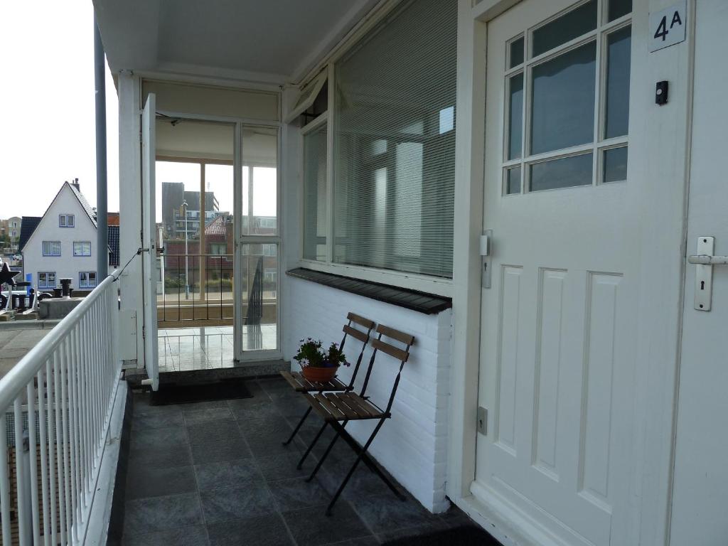 Ein Balkon oder eine Terrasse in der Unterkunft Appartement "Zicht op de Vuurtoren"
