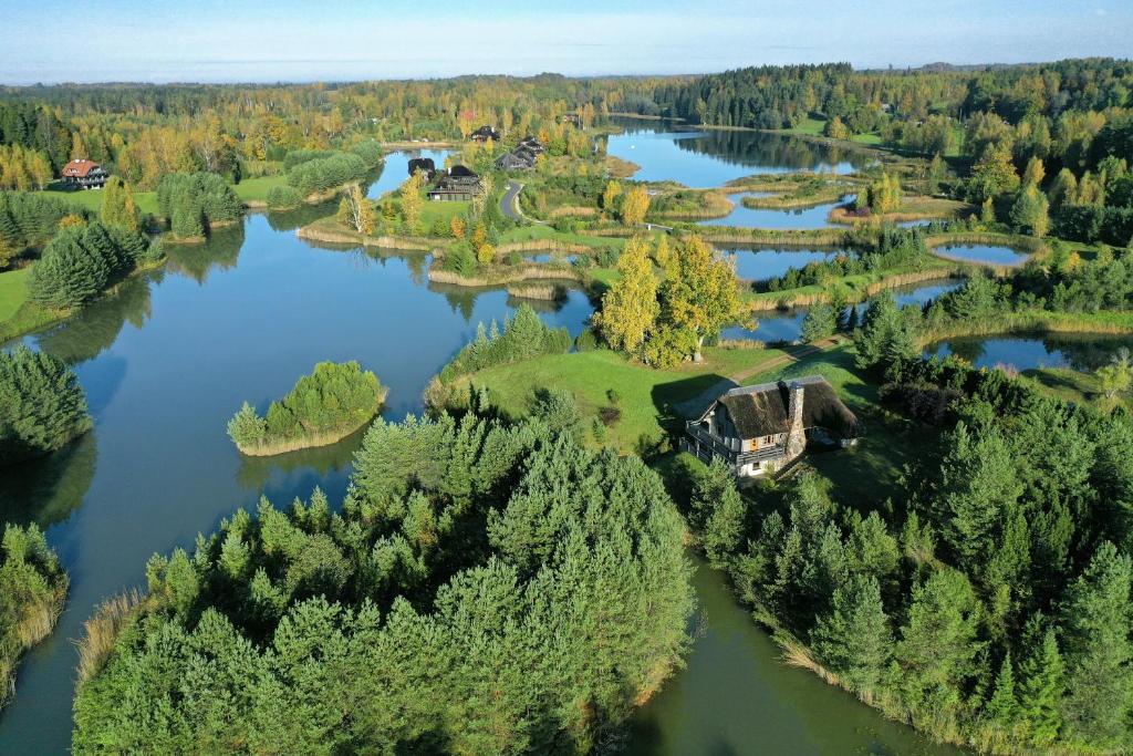 una vista aérea de una casa en un lago en Spacious house with stunning views and sauna in Amatciems, en Amata