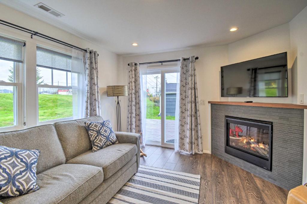 Updated Port Orchard Home, Walk to Waterfront - Housity