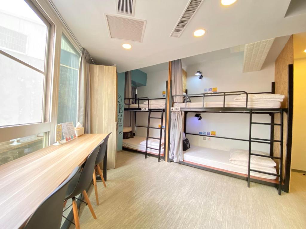 Postel nebo postele na pokoji v ubytování Flyinn Hostel