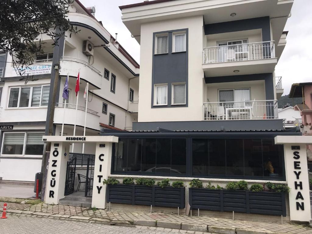 Budova, kde se aparthotel nachází