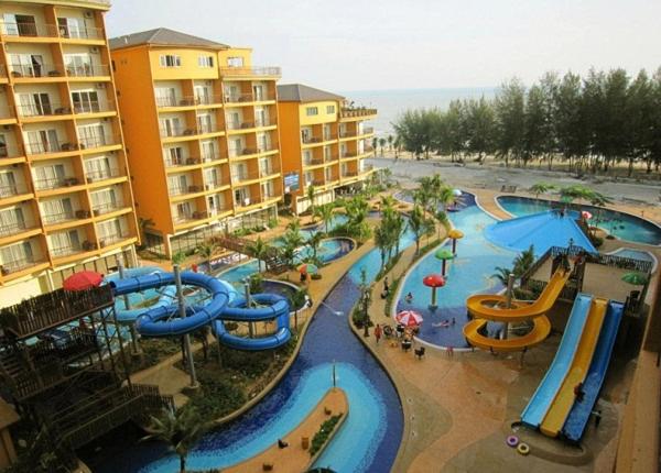 a water park at a resort with a water slide at Gold Coast Morib Resort in Banting