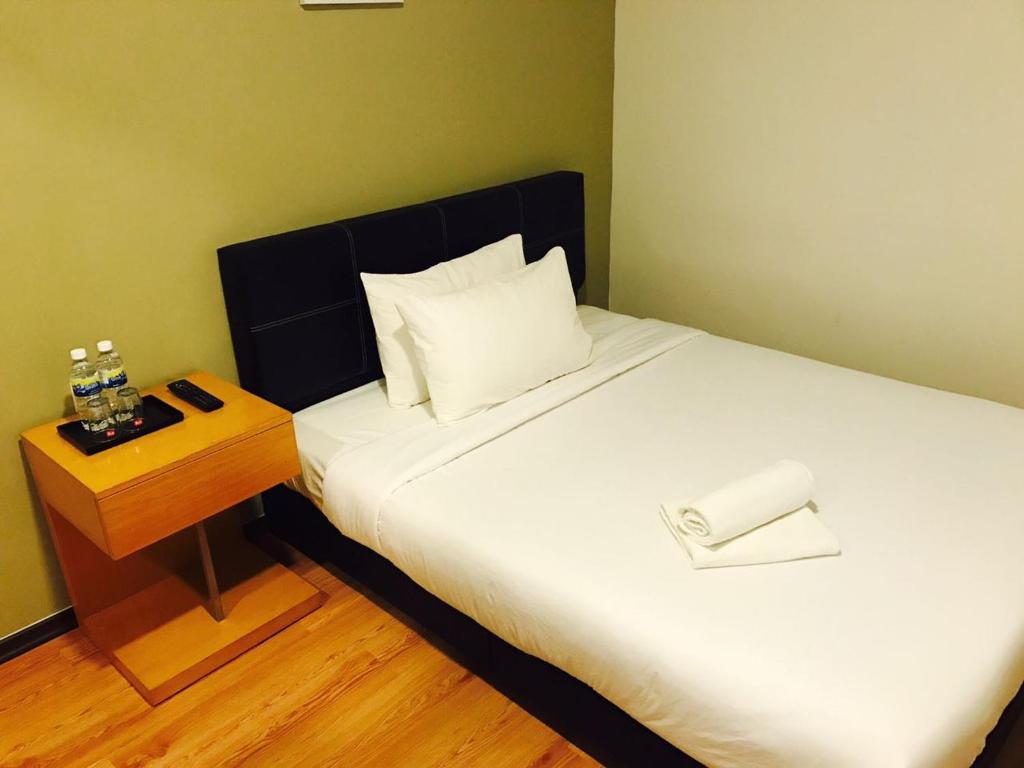 Postel nebo postele na pokoji v ubytování Gem Hotel Nusa Sentral Nusajaya