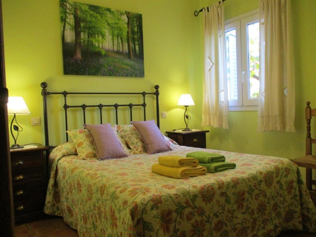 Postel nebo postele na pokoji v ubytování Casa Rural Fuente Tía Canora