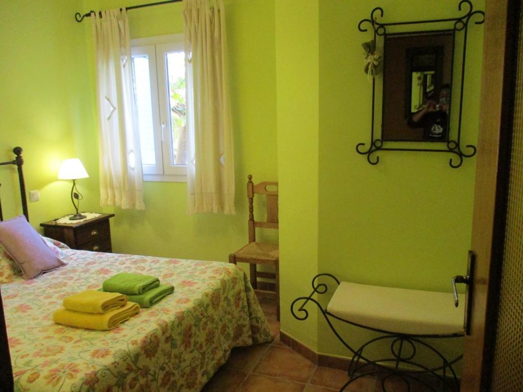 Postel nebo postele na pokoji v ubytování Casa Rural Fuente Tía Canora