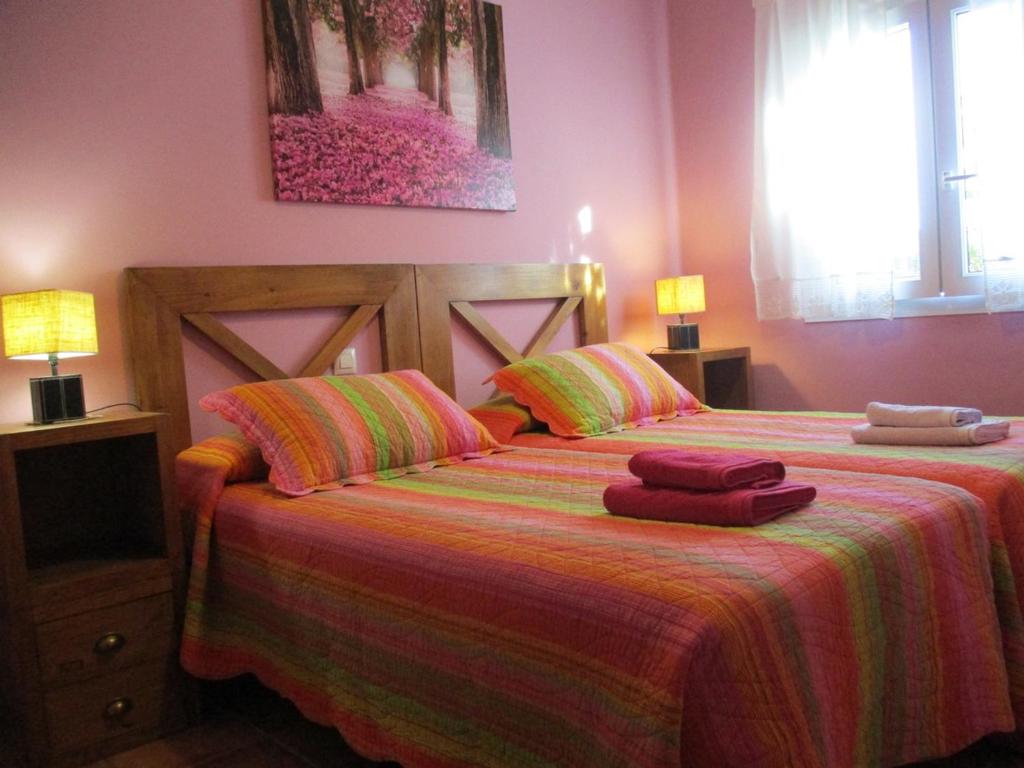 Postel nebo postele na pokoji v ubytování Casa Rural Fuente Tía Canora