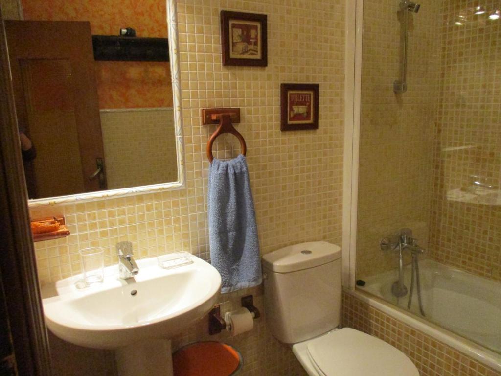 Koupelna v ubytování Casa Rural Fuente Tía Canora