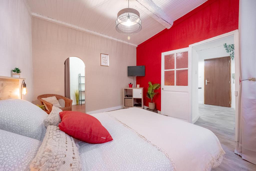 **APPARTEMENT PROCHE GARE ET MARCHE DE TOULON** - One-Bedroom Apartment