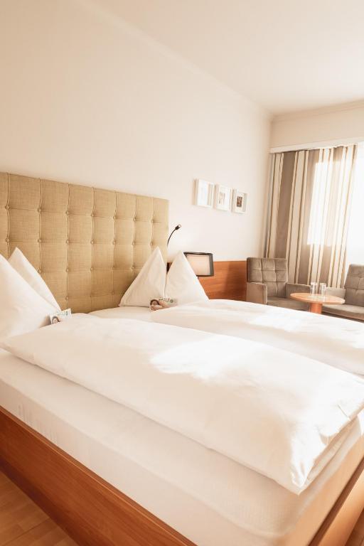 Postel nebo postele na pokoji v ubytování Vulkanlandhotel Legenstein