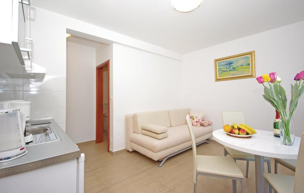 Kuchyňa alebo kuchynka v ubytovaní Apartmani Mila Brela