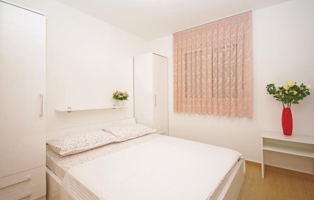 Posteľ alebo postele v izbe v ubytovaní Apartmani Mila Brela