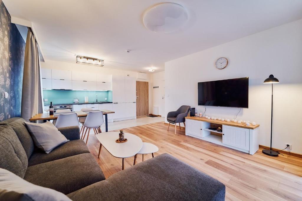 Televízia a/alebo spoločenská miestnosť v ubytovaní LAGUNA Apartament Polanica Residence 48