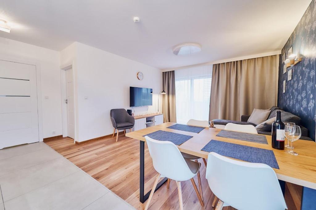 Televízia a/alebo spoločenská miestnosť v ubytovaní LAGUNA Apartament Polanica Residence 48