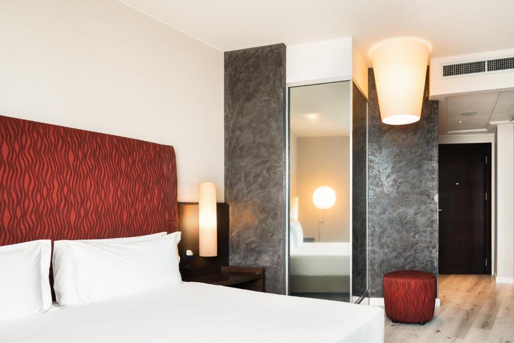A bed or beds in a room at Hi Hotel Bari