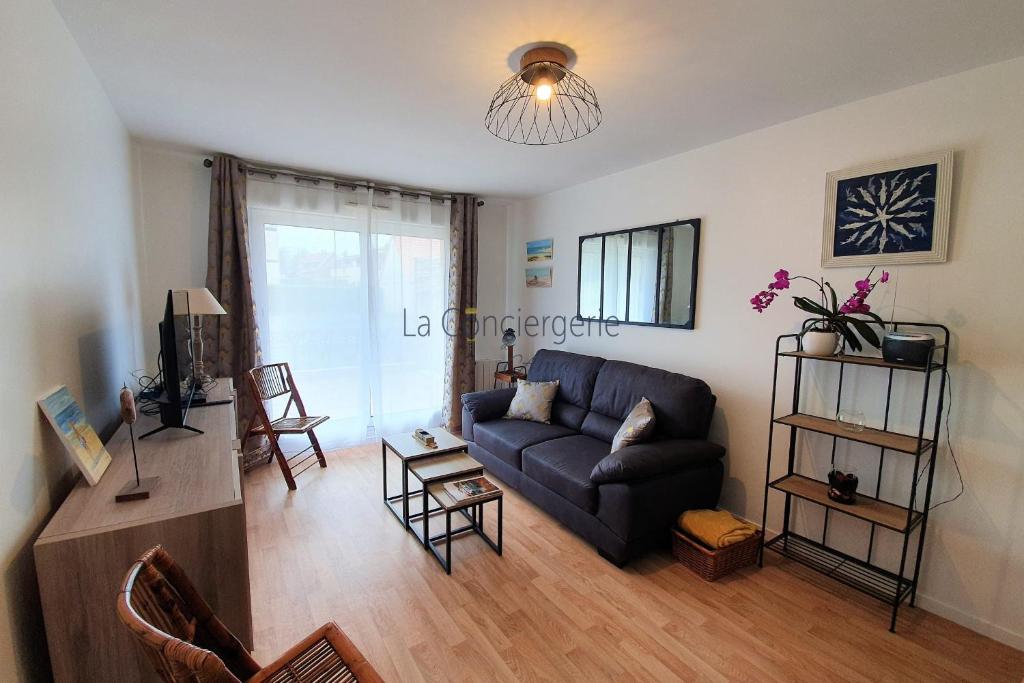 a living room with a couch and a table at A 2 PAS du PORT in Saint-Valéry-sur-Somme