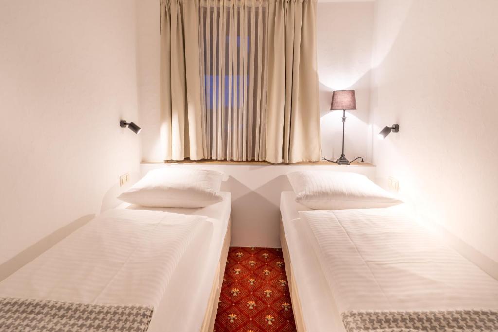Letto o letti in una camera di Das Landhaus Apartments Prägant