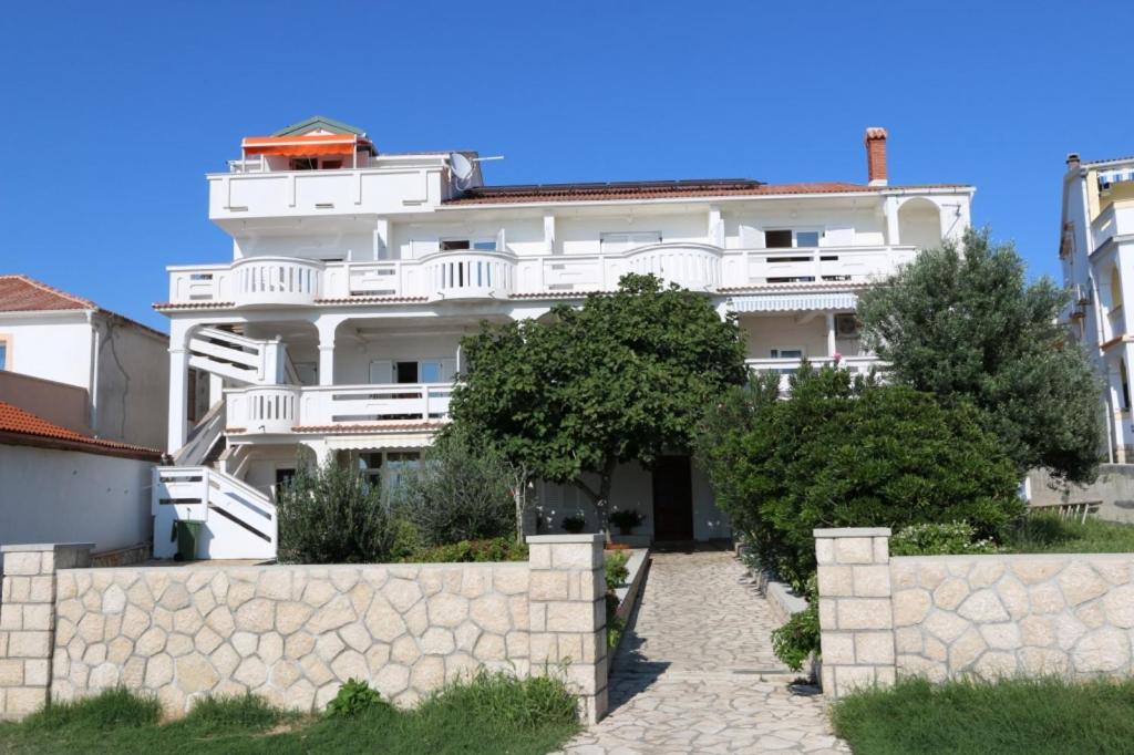 Fotografia z galérie ubytovania Apartment in Kustici with sea view, balcony, air conditioning, WiFi 3589-4 v destinácii Kustići
