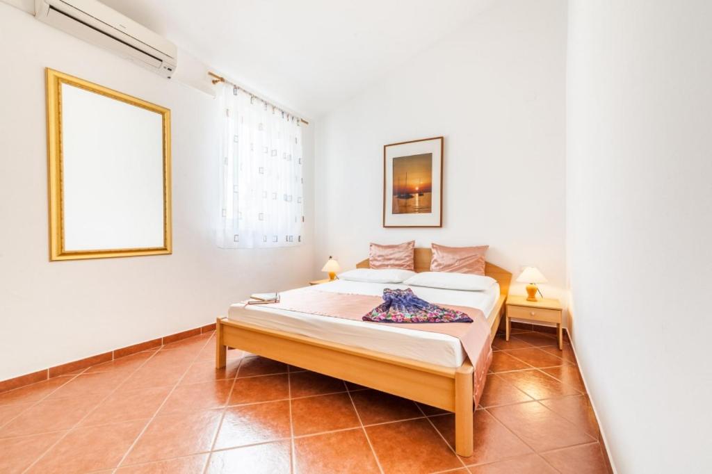 Fotografia z galérie ubytovania Apartment in Kustici with sea view, balcony, air conditioning, WiFi 3589-4 v destinácii Kustići
