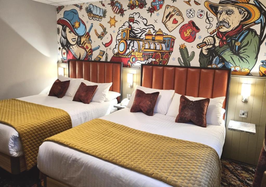 Postel nebo postele na pokoji v ubytování Allingham Arms Hotel